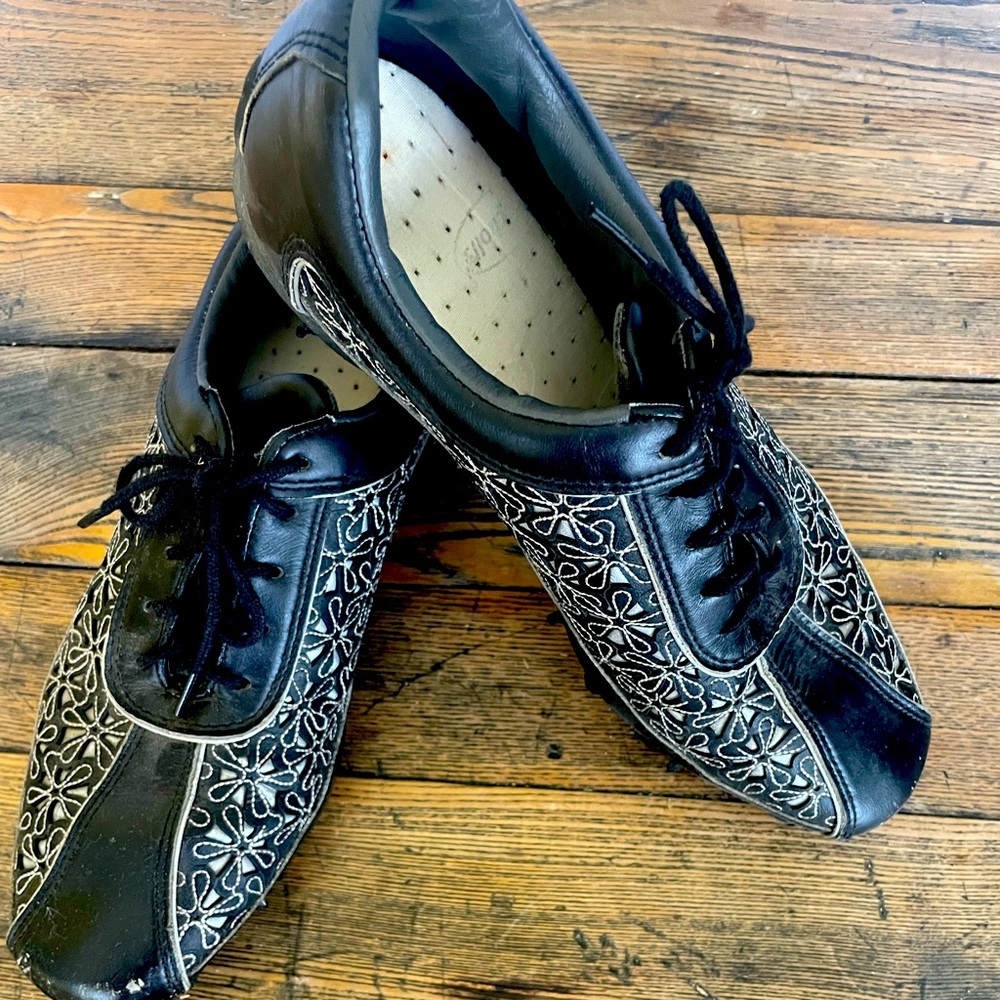 Footjoy Lopro Womens Sz  8.5 Floral Pattern Black White Leather Golf Shoes 97071